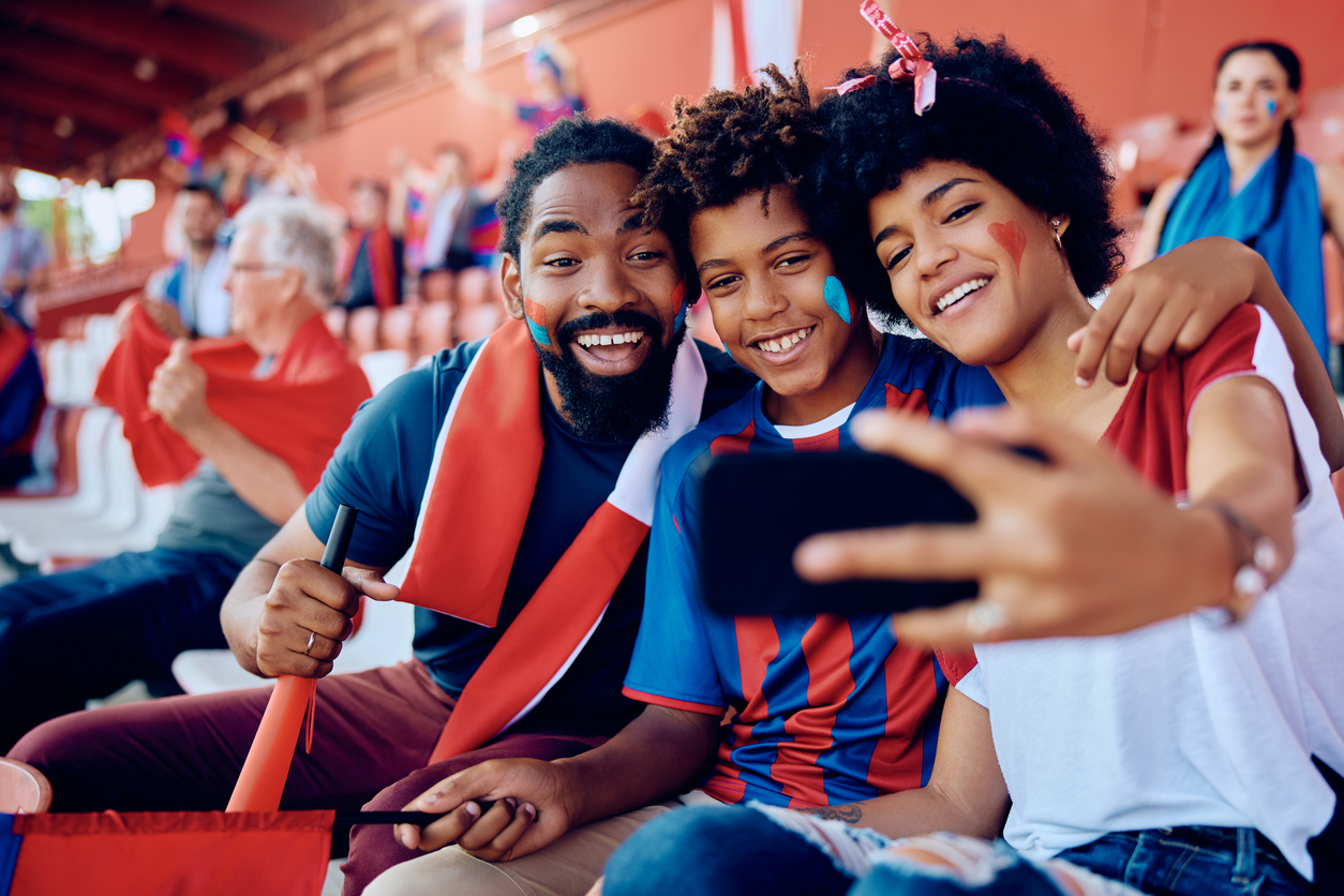 Family enjoying game